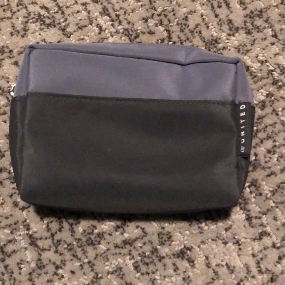 United Light Gray & Blue Accessories Bag - Picture 1 of 5